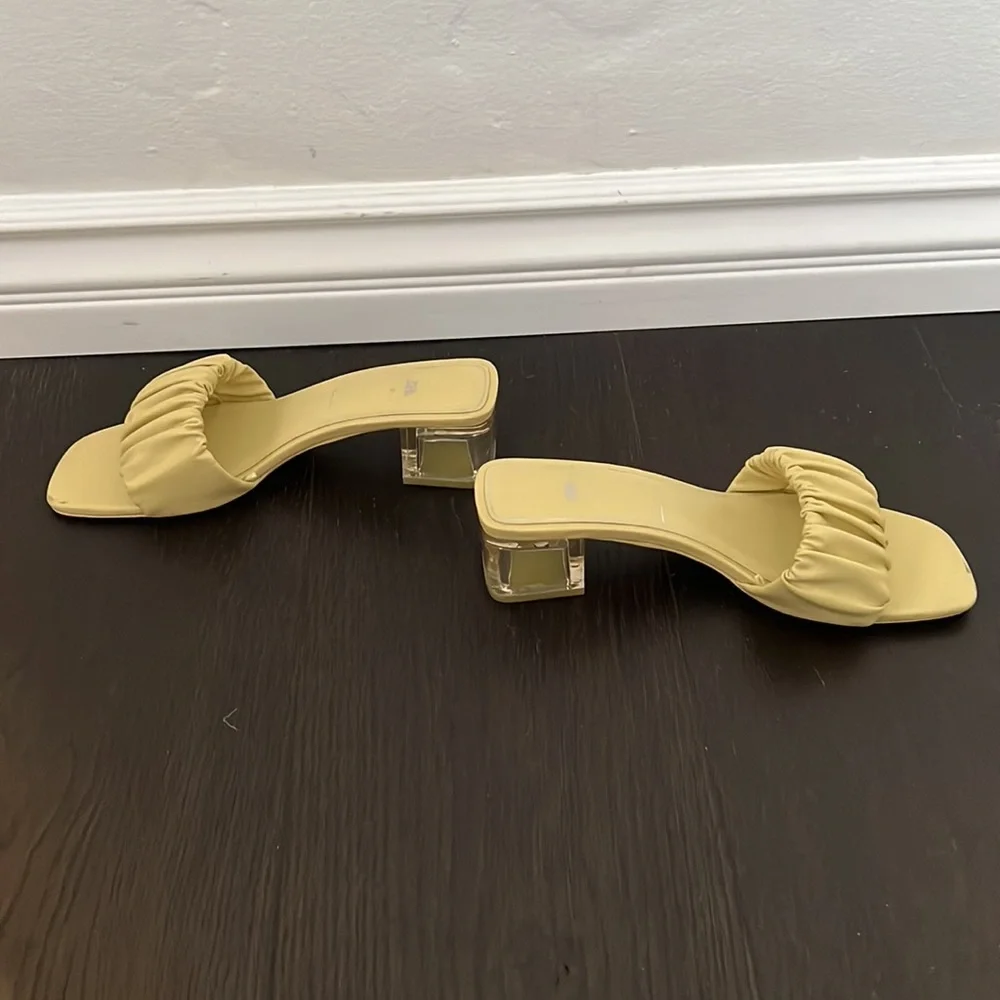Zara Mini Heels - Picture 2 of 4